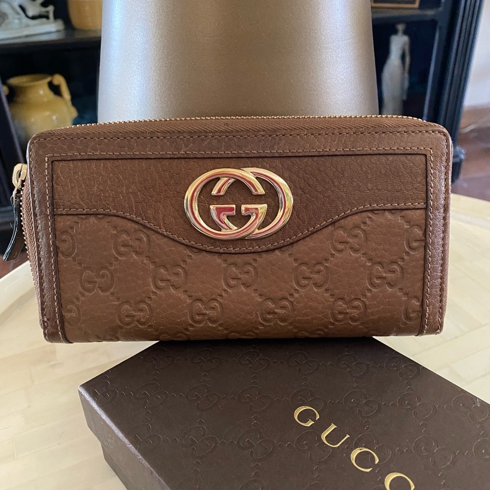 Authentic Gucci Wallet. Box, cards, tissue. Gorgeous! - Picture 1 of 7